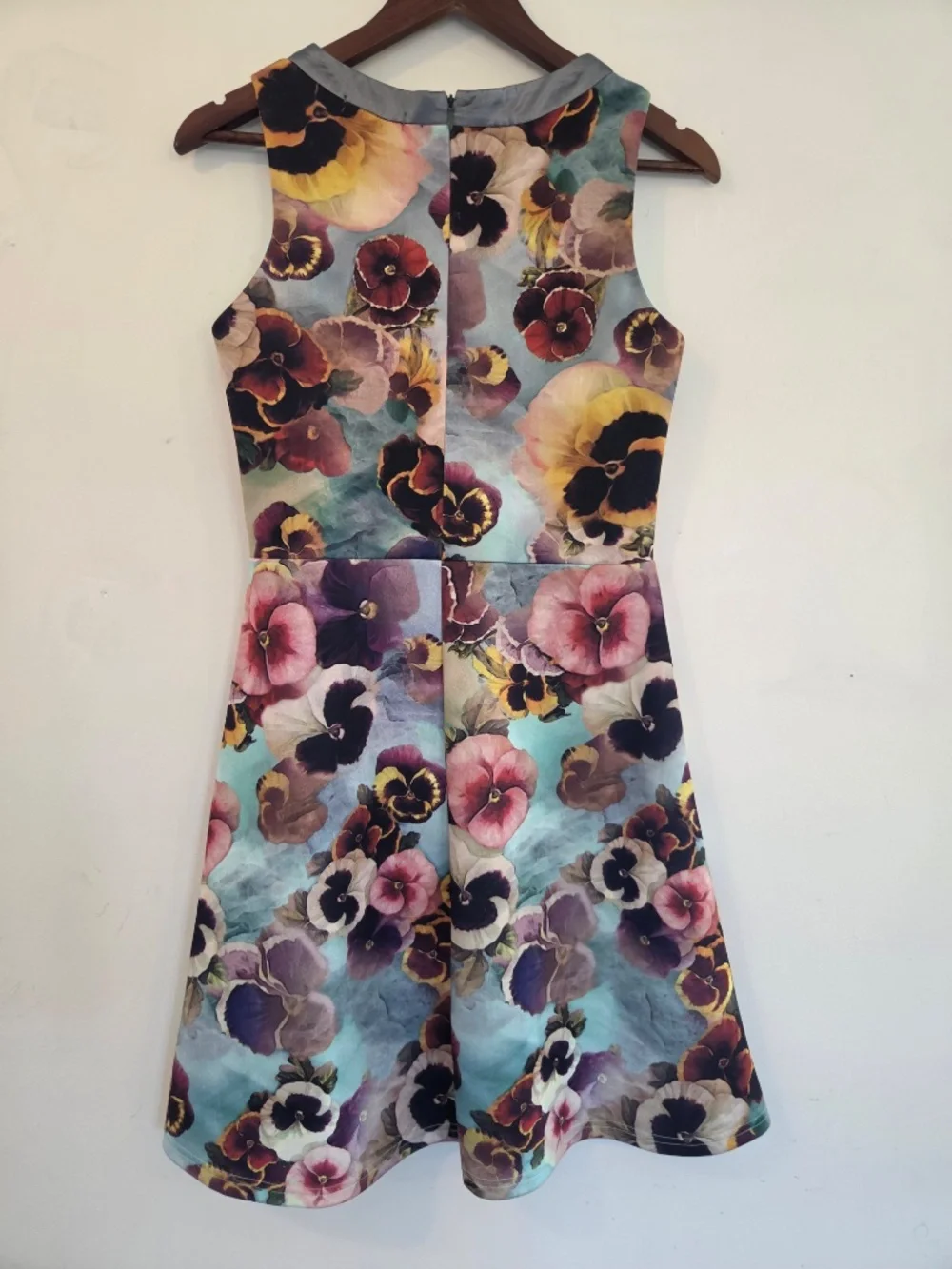 Pansy floral dress 8 sleeveless fit/flare key hole neck satin trim event summer - Picture 8 of 12